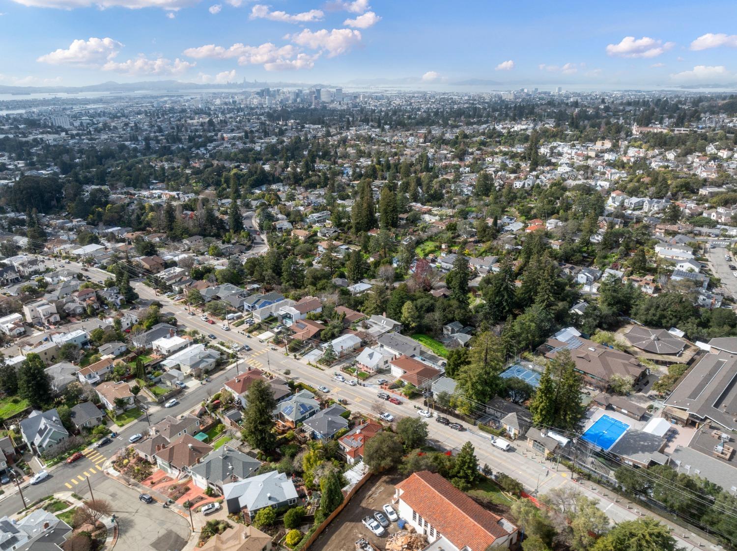 Detail Gallery Image 2 of 27 For 4224 Lincoln Ave, Oakland,  CA 94602 - 3 Beds | 2 Baths