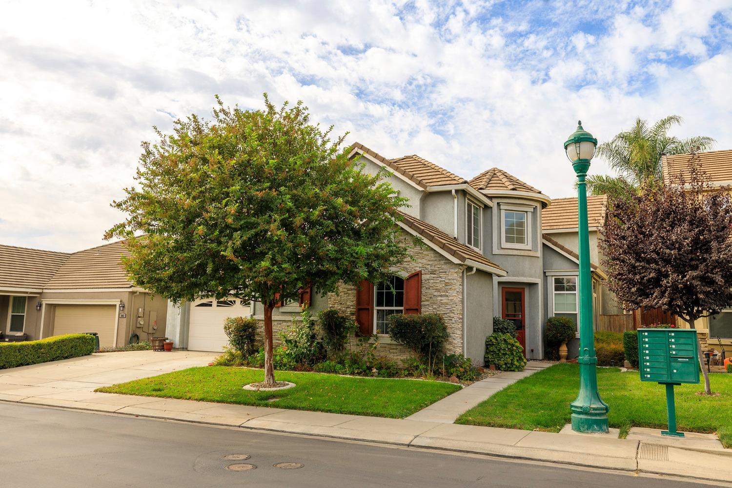 Detail Gallery Image 1 of 30 For 201 Coastal Ln, Waterford,  CA 95386 - 5 Beds | 3/1 Baths