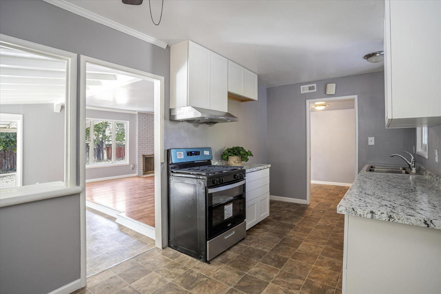 Detail Gallery Image 14 of 35 For 7378 West Pkwy, Sacramento,  CA 95823 - 3 Beds | 2 Baths