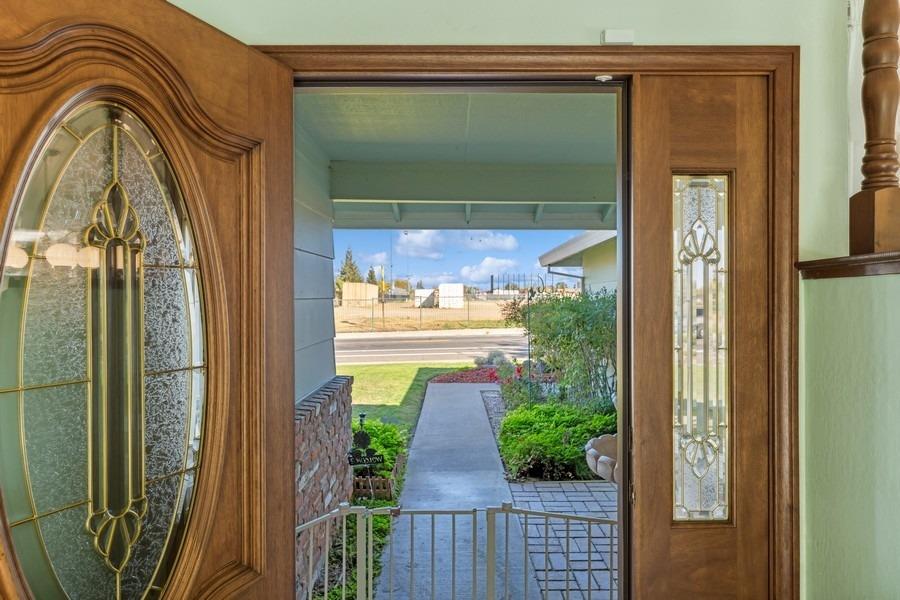 Detail Gallery Image 7 of 39 For 4968 Diablo Dr, Sacramento,  CA 95842 - 4 Beds | 2 Baths