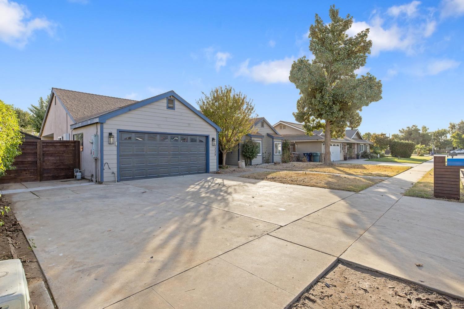 Detail Gallery Image 2 of 44 For 1339 E Carmelo Ave, Tulare,  CA 93274 - 3 Beds | 2 Baths