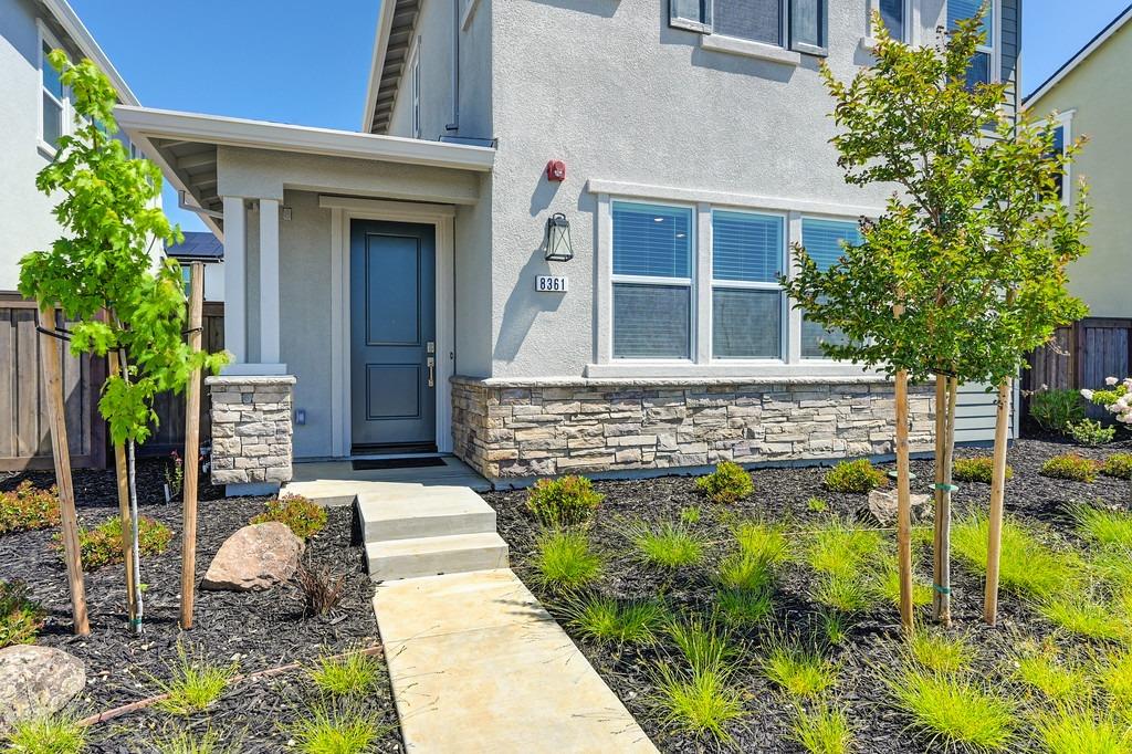 Detail Gallery Image 3 of 38 For 8361 Luan Way, Elk Grove,  CA 95757 - 3 Beds | 2/1 Baths