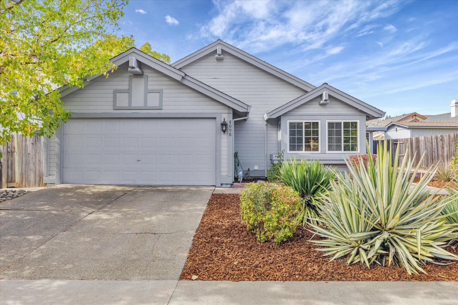 Detail Gallery Image 1 of 39 For 8090 Hawick Way, Sacramento,  CA 95829 - 3 Beds | 2 Baths