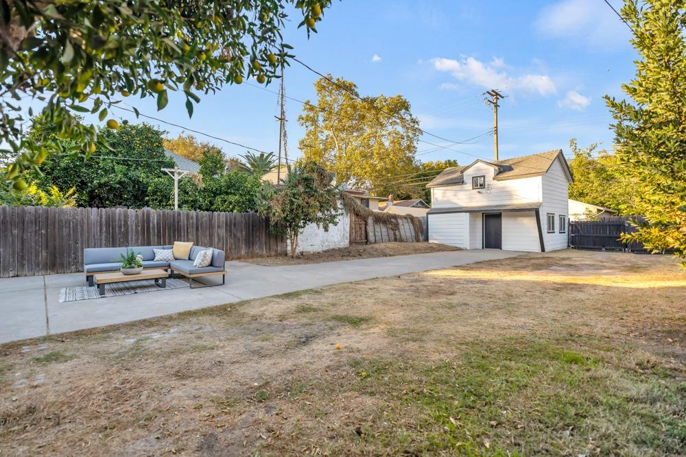 Detail Gallery Image 30 of 43 For 1811 W St, Sacramento,  CA 95818 - 2 Beds | 1/1 Baths