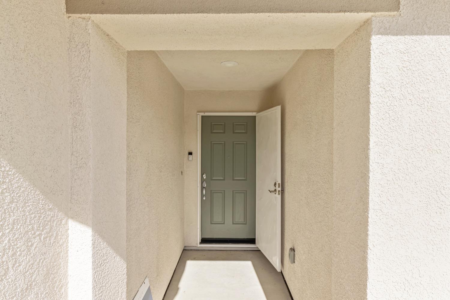 Detail Gallery Image 3 of 29 For 1151 Twinberry St, Plumas Lake,  CA 95961 - 4 Beds | 2 Baths