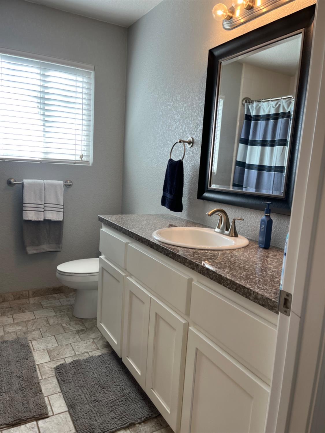 Detail Gallery Image 10 of 22 For 201 Ribier Ave, Modesto,  CA 95350 - 3 Beds | 2 Baths