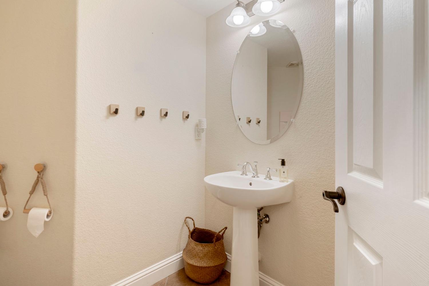 Detail Gallery Image 23 of 43 For 3977 Castellina Way, Manteca,  CA 95337 - 4 Beds | 2/1 Baths