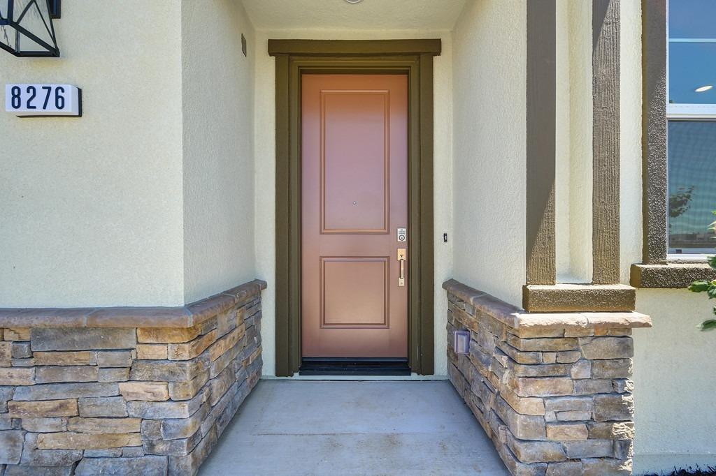 Detail Gallery Image 2 of 25 For 8276 Eleodoro Way, Elk Grove,  CA 95757 - 3 Beds | 2/1 Baths