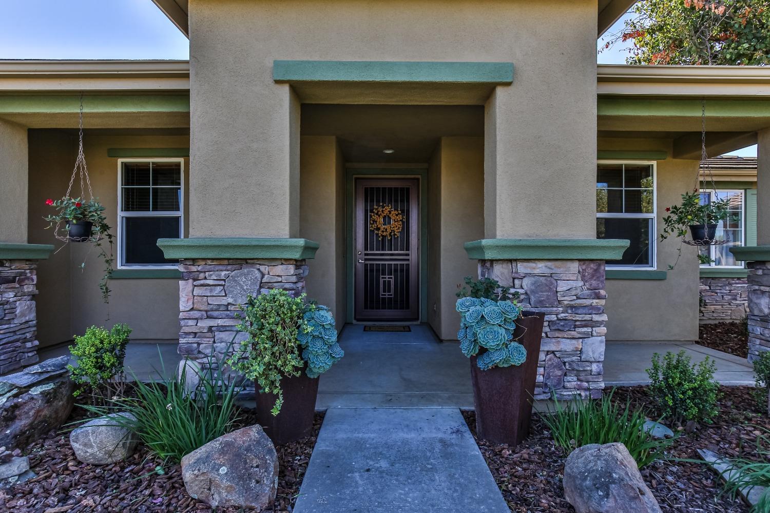 Detail Gallery Image 6 of 59 For 2016 Abelia Ct, Plumas Lake,  CA 95961 - 5 Beds | 3 Baths