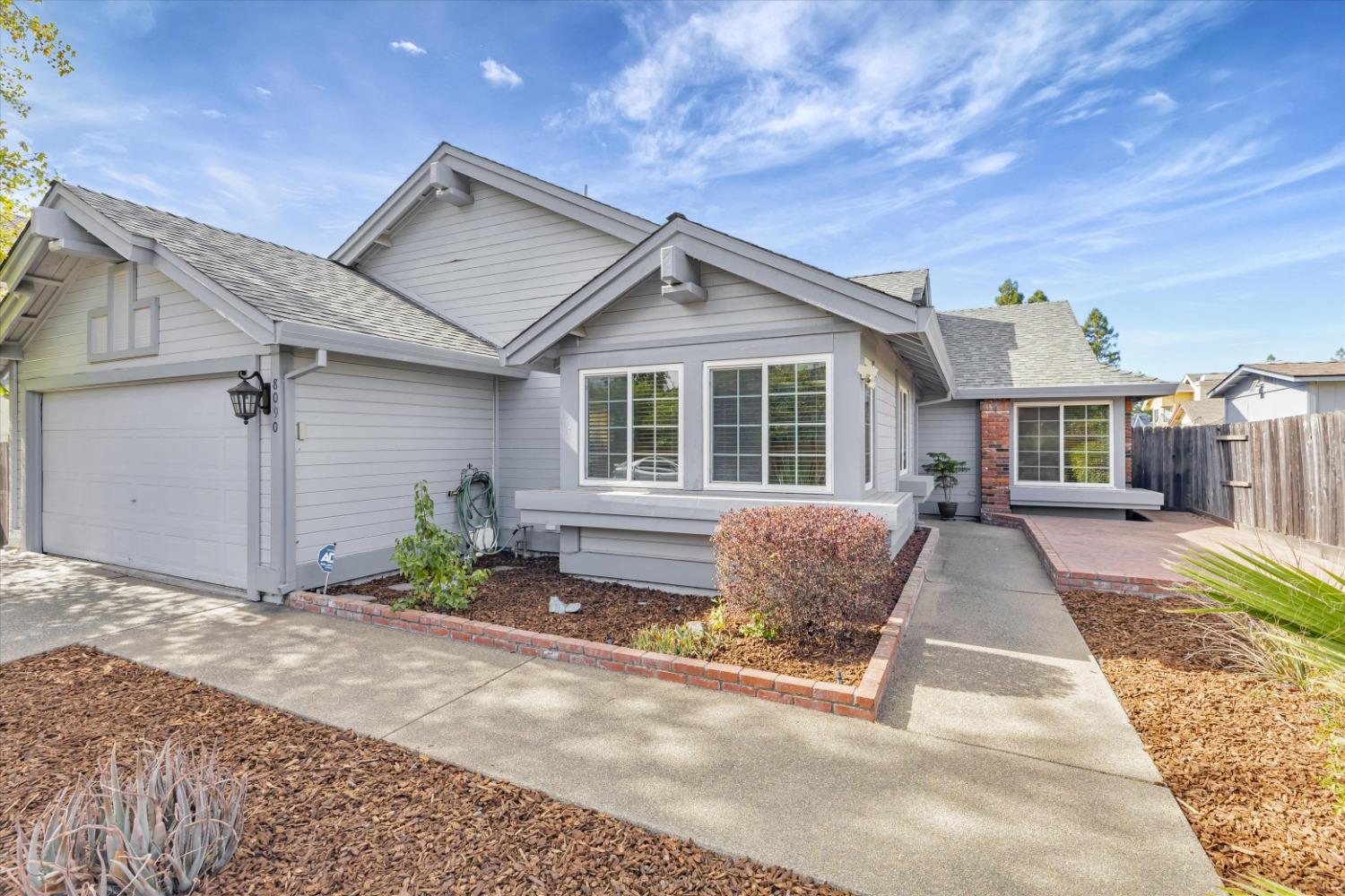 Detail Gallery Image 3 of 39 For 8090 Hawick Way, Sacramento,  CA 95829 - 3 Beds | 2 Baths