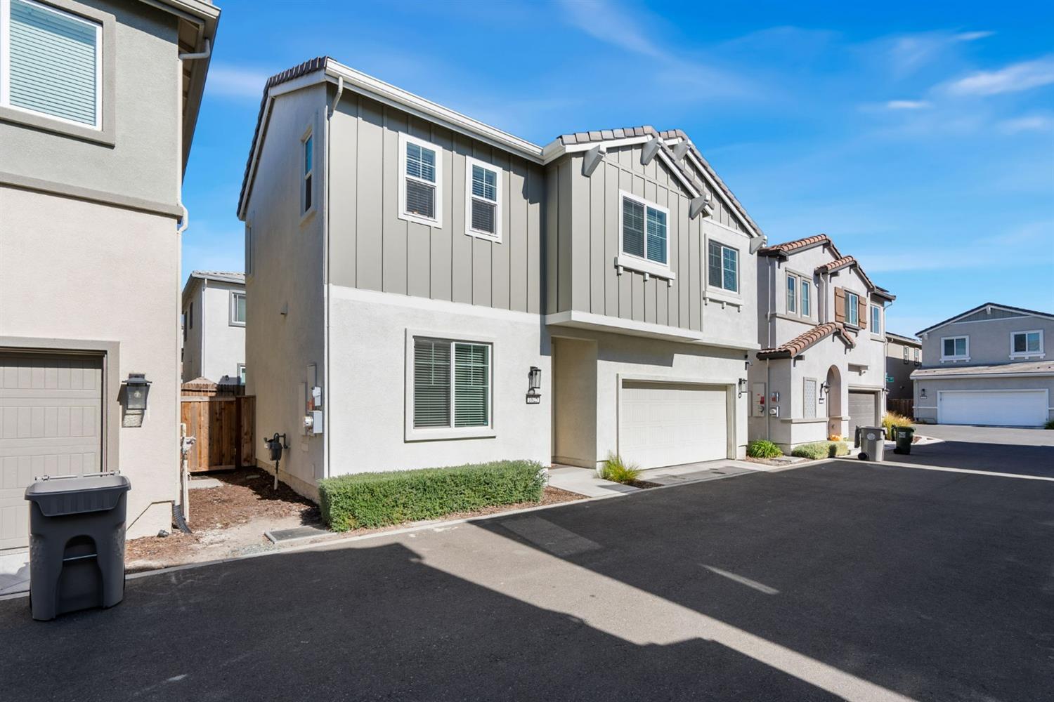 Detail Gallery Image 3 of 33 For 1625 Pagoda Ln, Sacramento,  CA 95834 - 4 Beds | 3 Baths