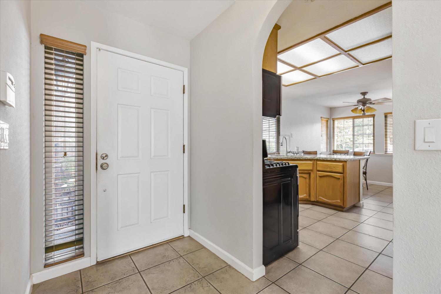 Detail Gallery Image 9 of 39 For 8090 Hawick Way, Sacramento,  CA 95829 - 3 Beds | 2 Baths