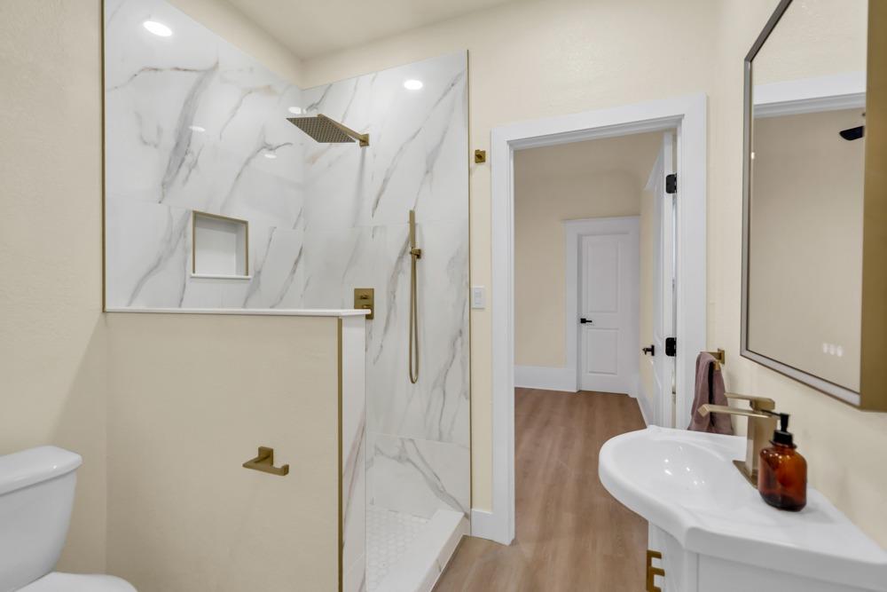 Detail Gallery Image 13 of 43 For 1811 W St, Sacramento,  CA 95818 - 2 Beds | 1/1 Baths