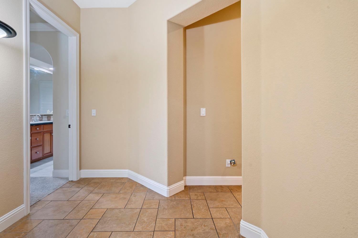 Detail Gallery Image 22 of 43 For 3977 Castellina Way, Manteca,  CA 95337 - 4 Beds | 2/1 Baths