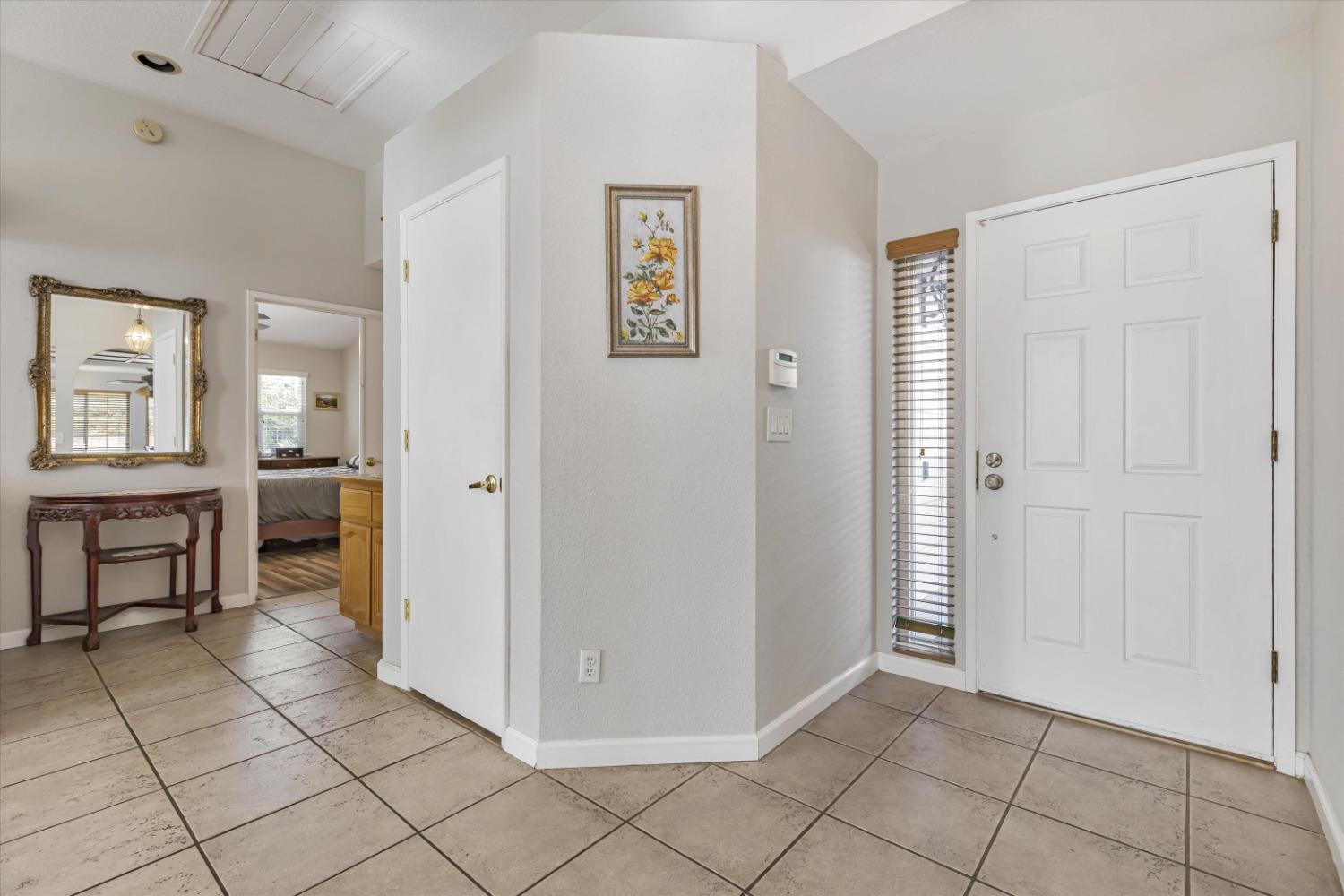 Detail Gallery Image 8 of 39 For 8090 Hawick Way, Sacramento,  CA 95829 - 3 Beds | 2 Baths