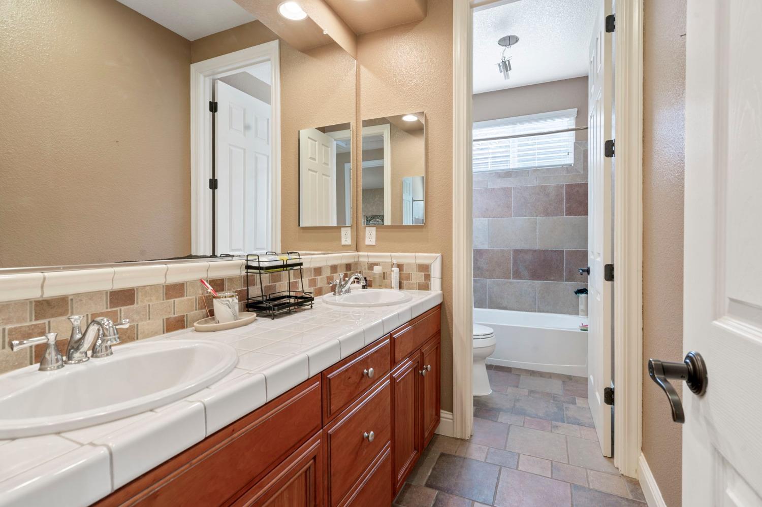 Detail Gallery Image 31 of 43 For 3977 Castellina Way, Manteca,  CA 95337 - 4 Beds | 2/1 Baths