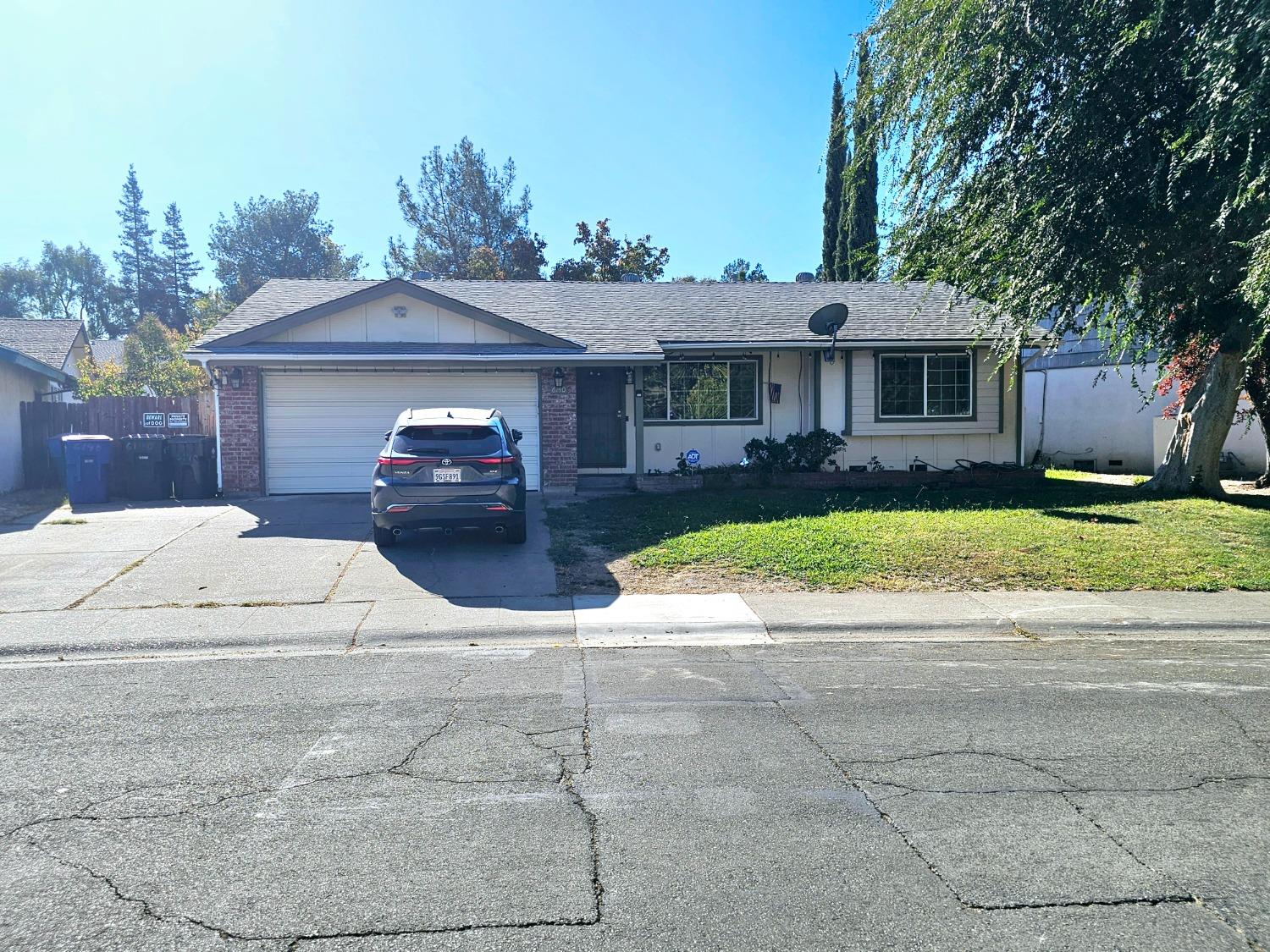 Detail Gallery Image 1 of 39 For 6140 Garden View Way, Sacramento,  CA 95823 - 3 Beds | 2 Baths