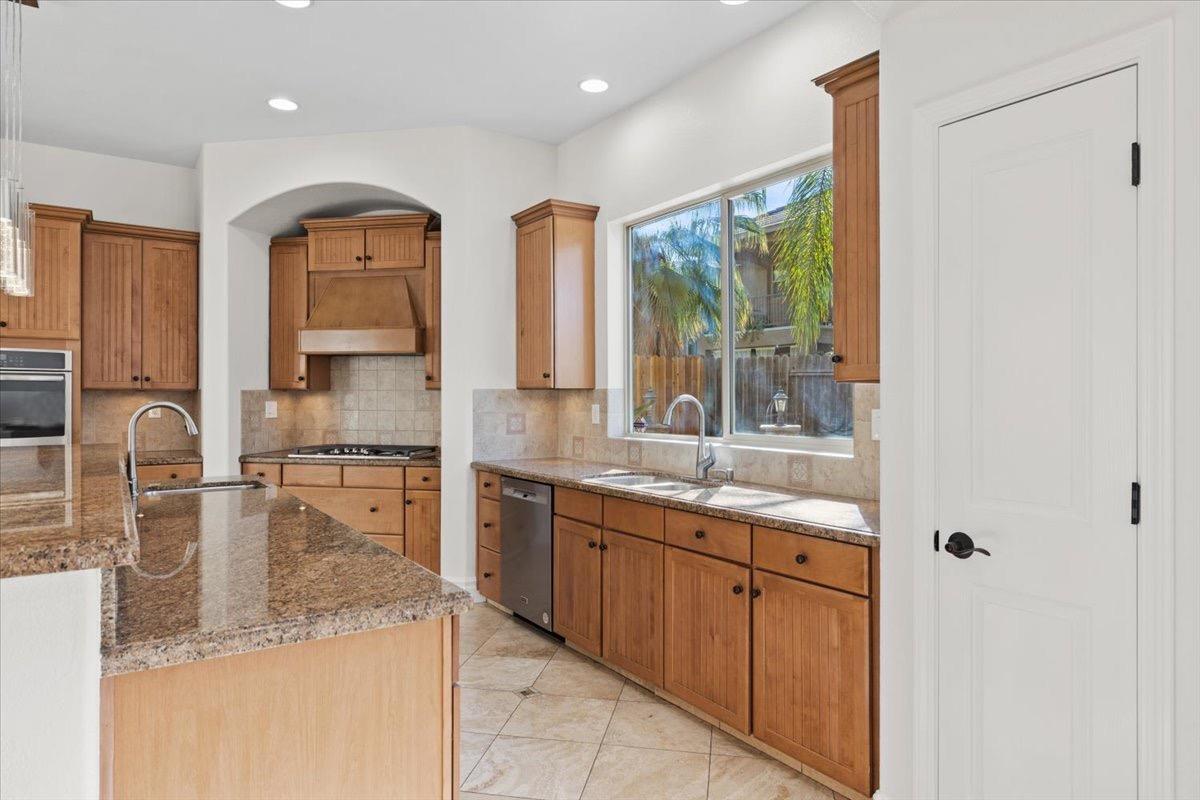 Detail Gallery Image 16 of 52 For 1789 Alicante Dr, Roseville,  CA 95747 - 5 Beds | 4/1 Baths