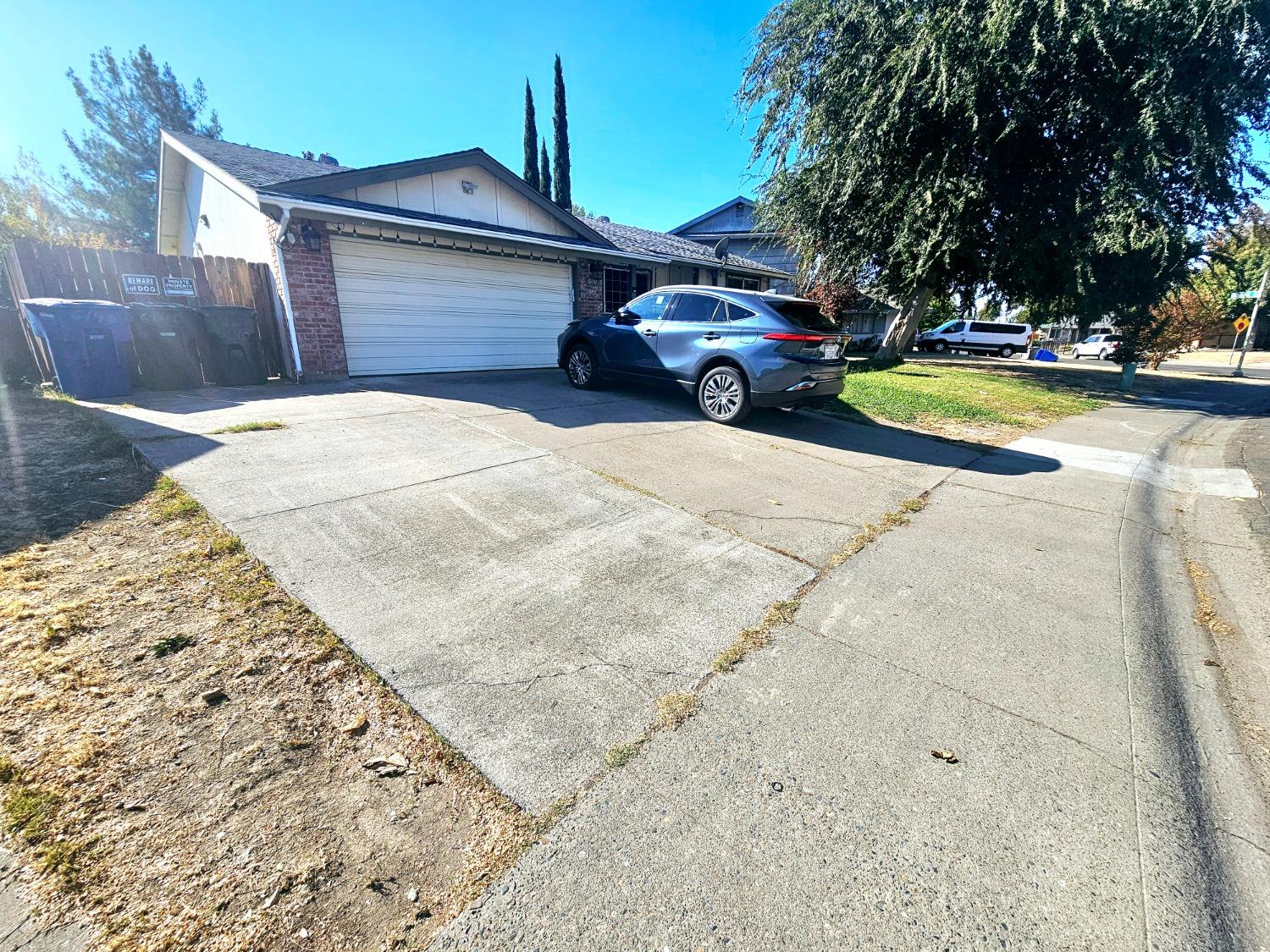 Detail Gallery Image 4 of 39 For 6140 Garden View Way, Sacramento,  CA 95823 - 3 Beds | 2 Baths