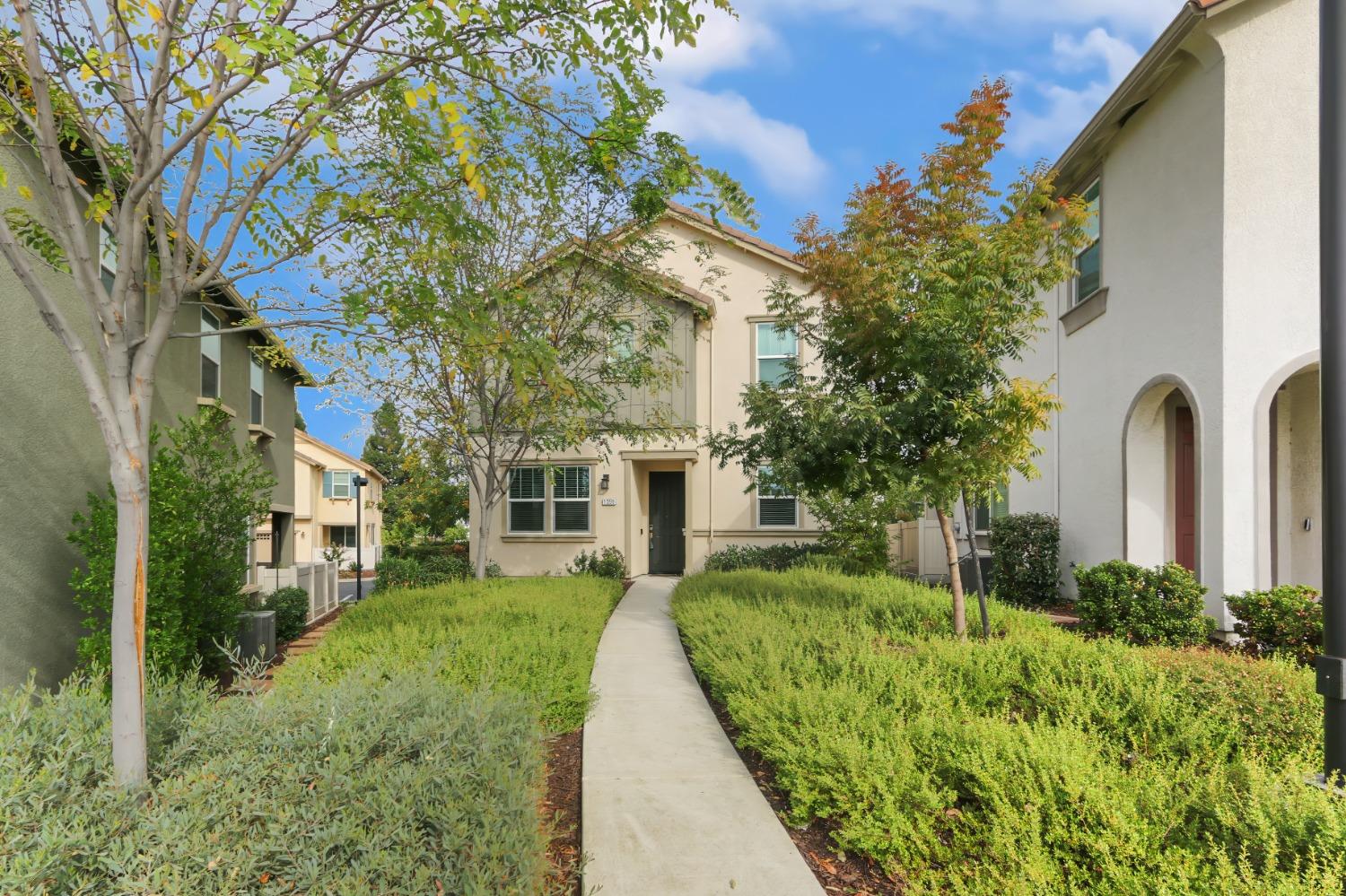 Detail Gallery Image 3 of 50 For 1356 Ironside Pl, Roseville,  CA 95747 - 4 Beds | 2/1 Baths