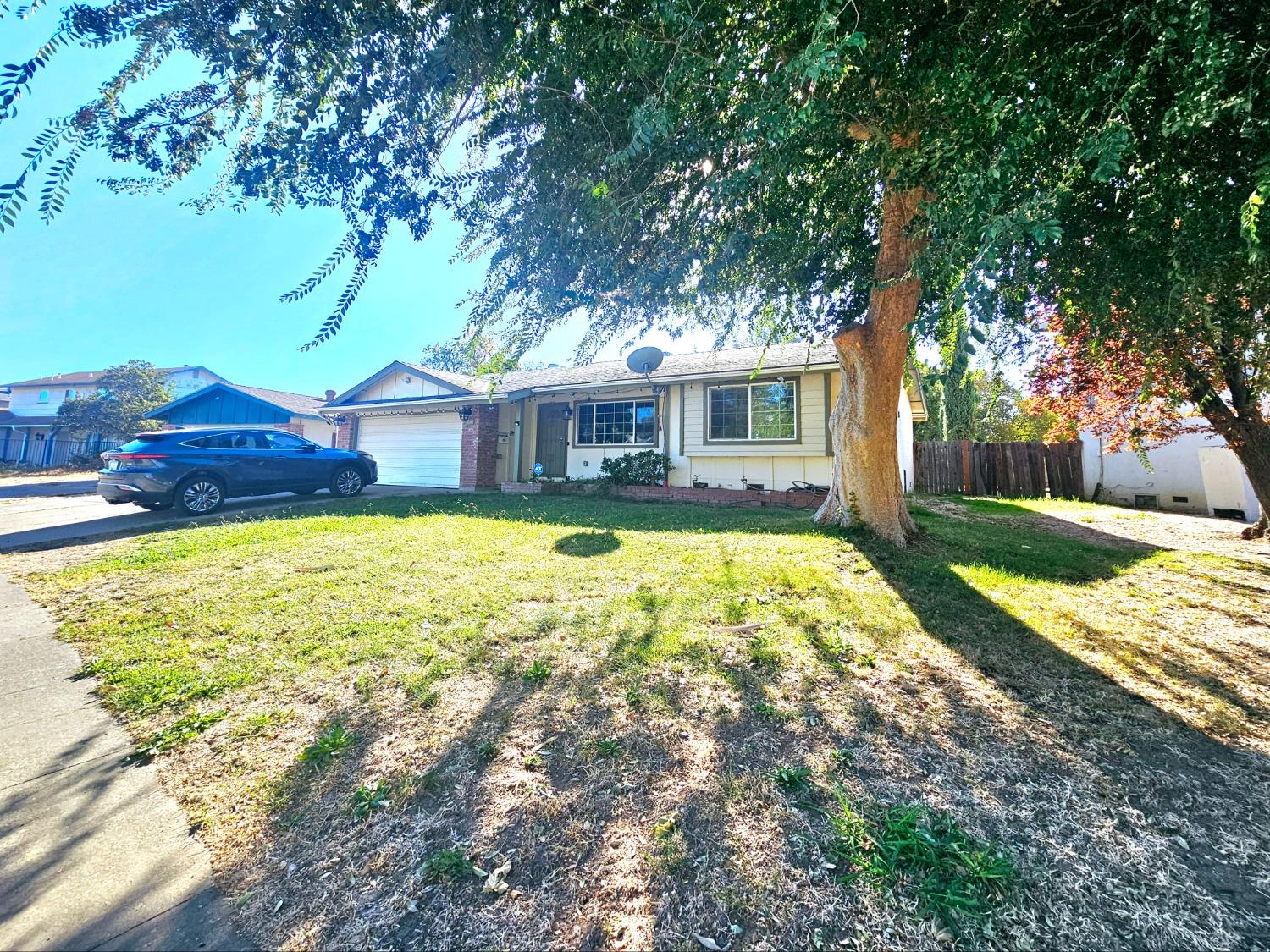 Detail Gallery Image 2 of 39 For 6140 Garden View Way, Sacramento,  CA 95823 - 3 Beds | 2 Baths