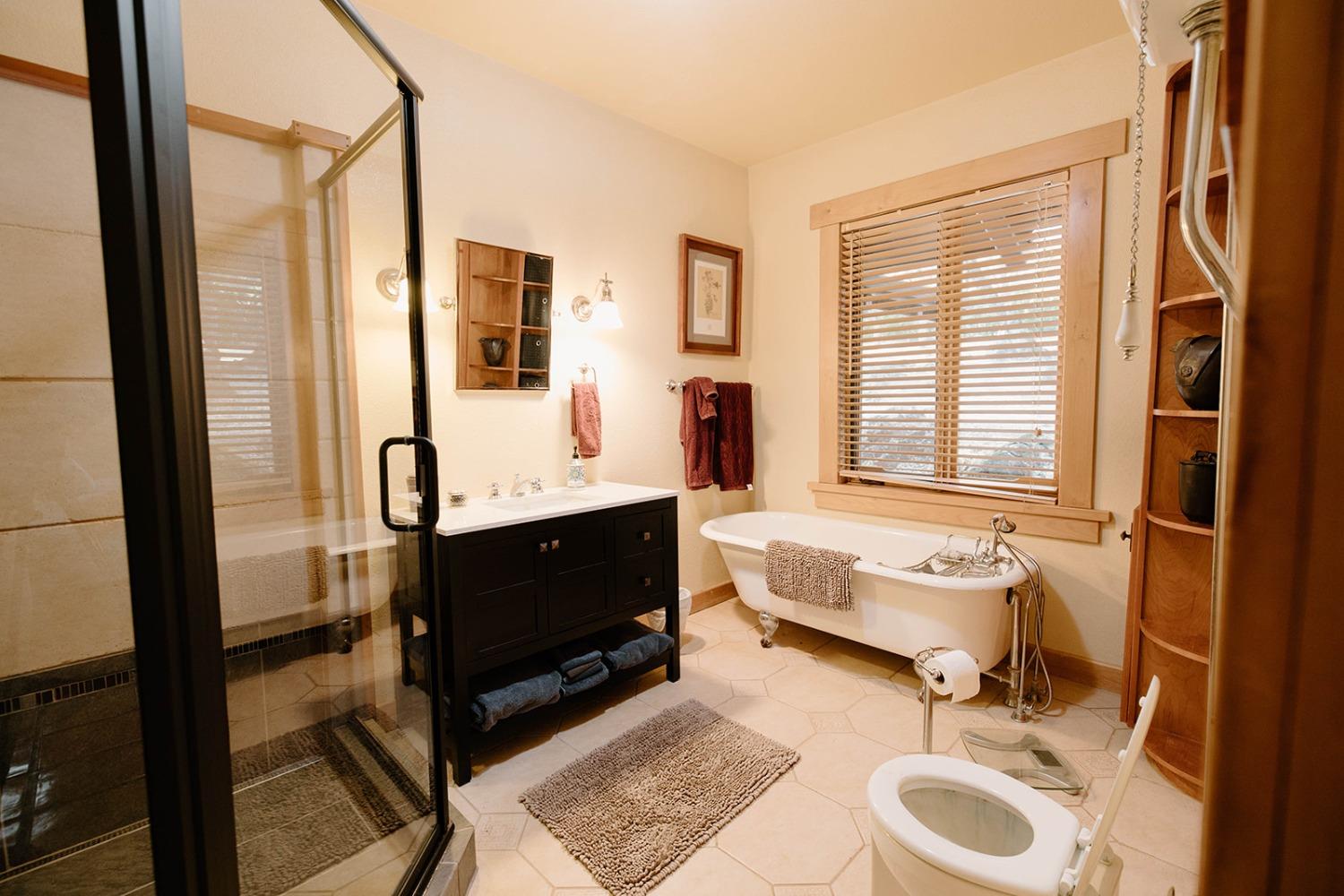 Detail Gallery Image 15 of 53 For 13975 Moss Rock Dr, Auburn,  CA 95602 - 4 Beds | 3/1 Baths