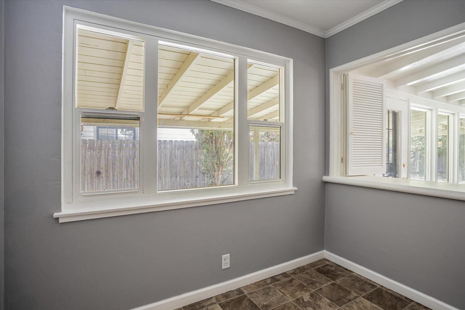 Detail Gallery Image 16 of 35 For 7378 West Pkwy, Sacramento,  CA 95823 - 3 Beds | 2 Baths