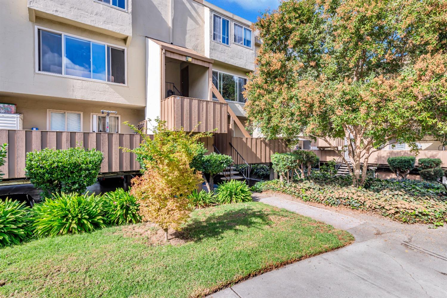 Detail Gallery Image 3 of 32 For 410 Auburn Way #21,  San Jose,  CA 95129 - 2 Beds | 1/1 Baths