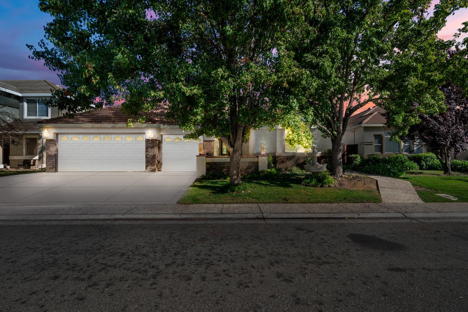 Detail Gallery Image 3 of 45 For 9473 Heathman Way, Elk Grove,  CA 95624 - 5 Beds | 2 Baths