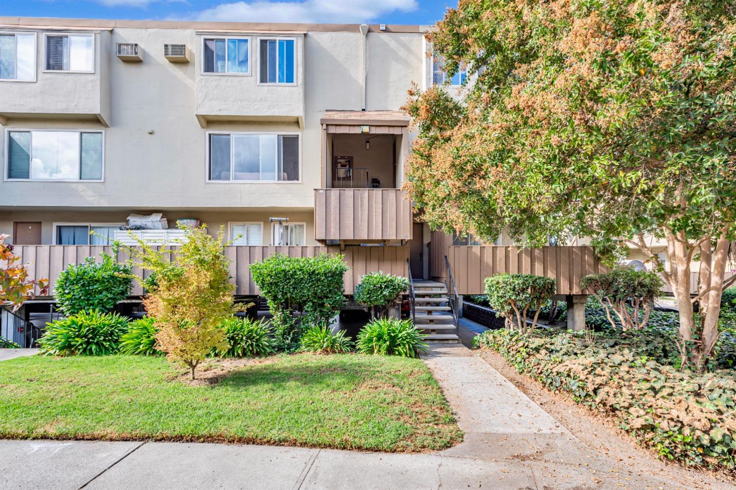 Detail Gallery Image 1 of 32 For 410 Auburn Way #21,  San Jose,  CA 95129 - 2 Beds | 1/1 Baths