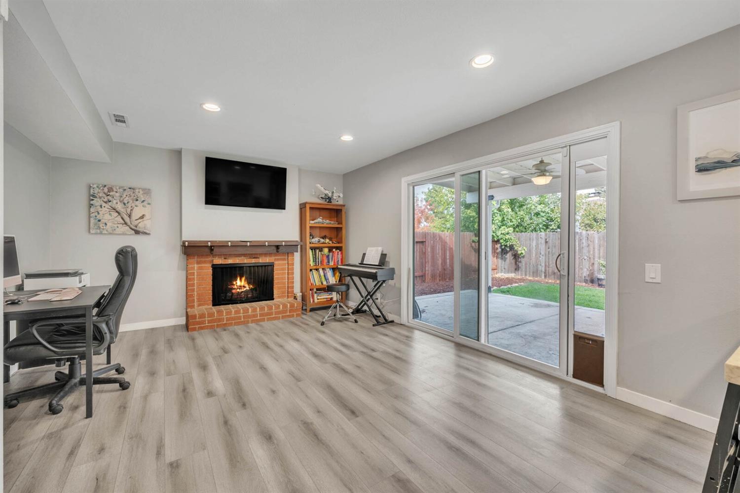 Detail Gallery Image 21 of 46 For 9247 Blue Oak Dr, Orangevale,  CA 95662 - 4 Beds | 2/1 Baths