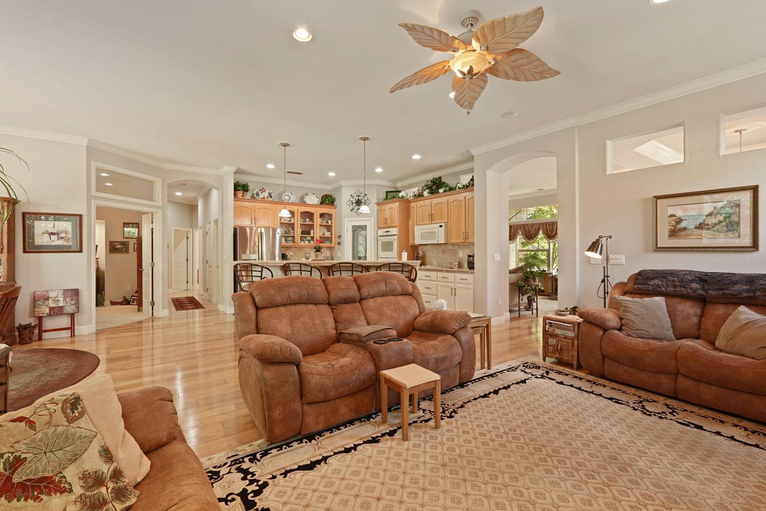 Detail Gallery Image 15 of 79 For 7313 Bermuda Ct, Rancho Murieta,  CA 95683 - 4 Beds | 2 Baths