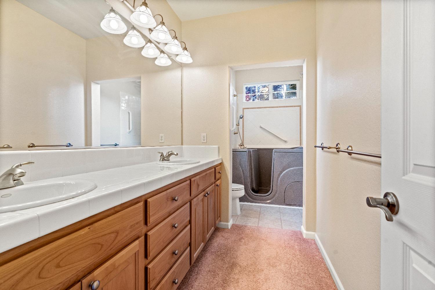 Detail Gallery Image 15 of 36 For 636 Eskaton Cir, Grass Valley,  CA 95945 - 2 Beds | 2 Baths