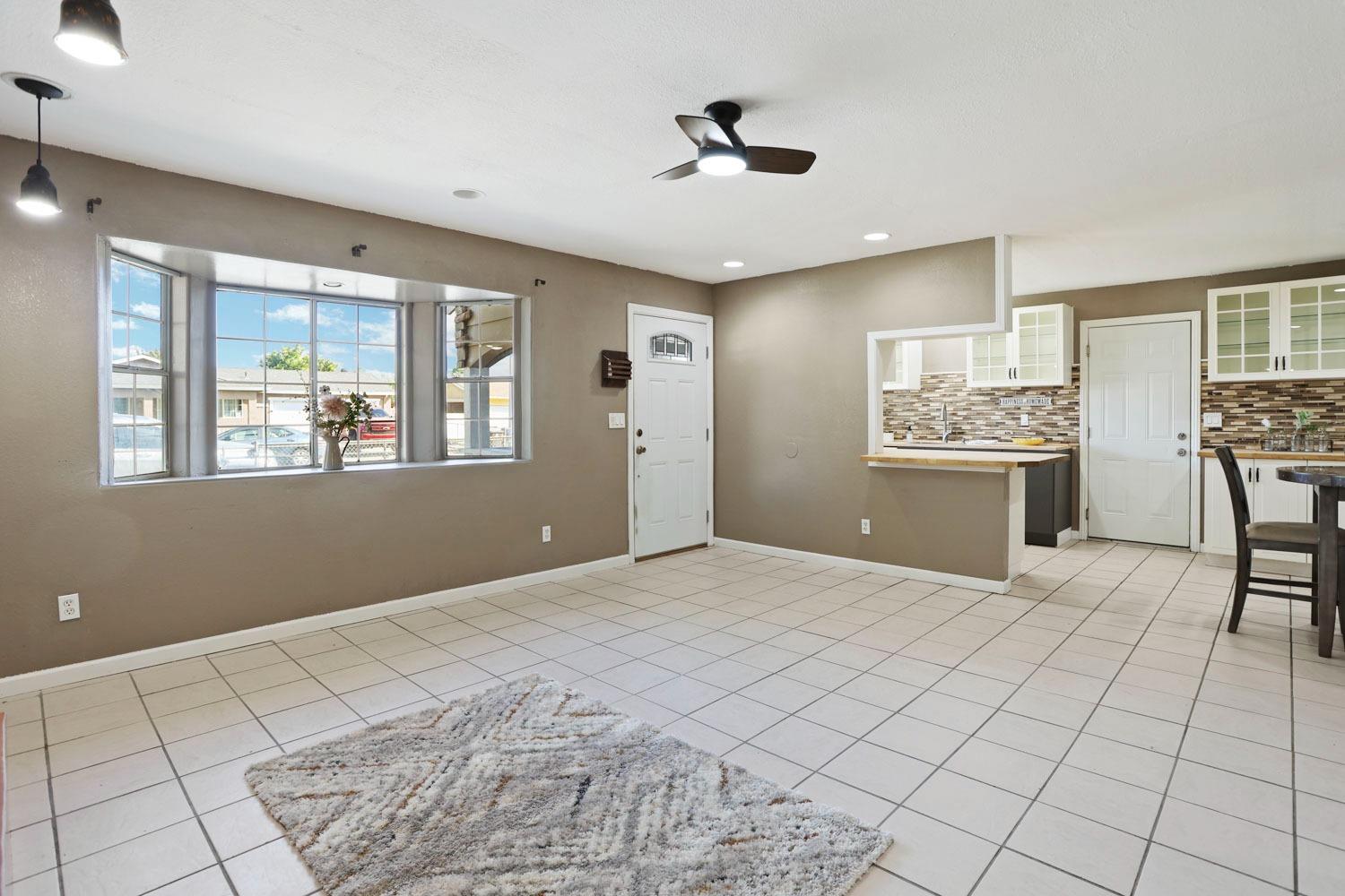 Detail Gallery Image 6 of 31 For 16201 Julie Ln, Lathrop,  CA 95330 - 3 Beds | 2 Baths