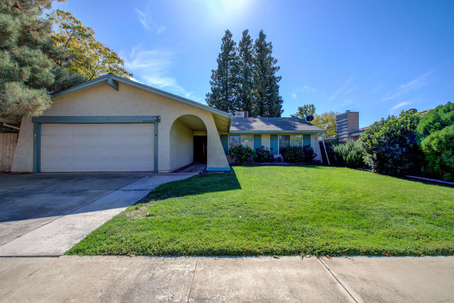 Detail Gallery Image 1 of 56 For 96 W Donna Dr, Merced,  CA 95348 - 3 Beds | 2 Baths