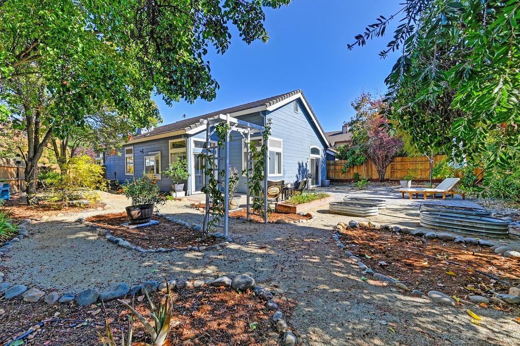 Detail Gallery Image 28 of 31 For 208 Rochelle Ct, Roseville,  CA 95661 - 3 Beds | 2 Baths