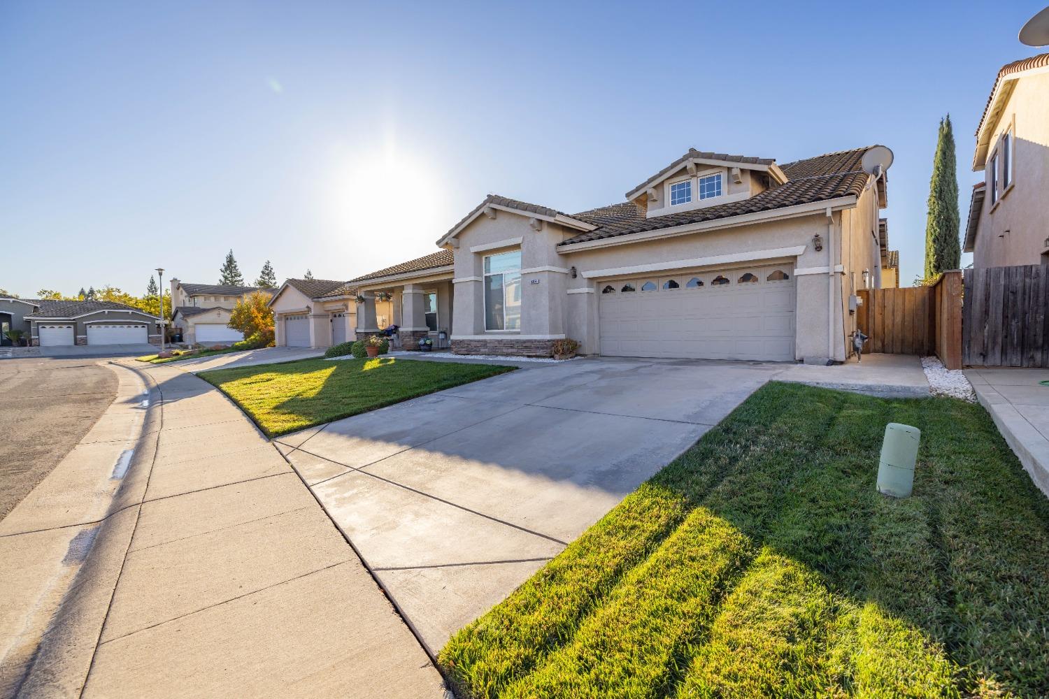 Detail Gallery Image 2 of 72 For 10050 Cameron Pines Way, Sacramento,  CA 95829 - 5 Beds | 3 Baths