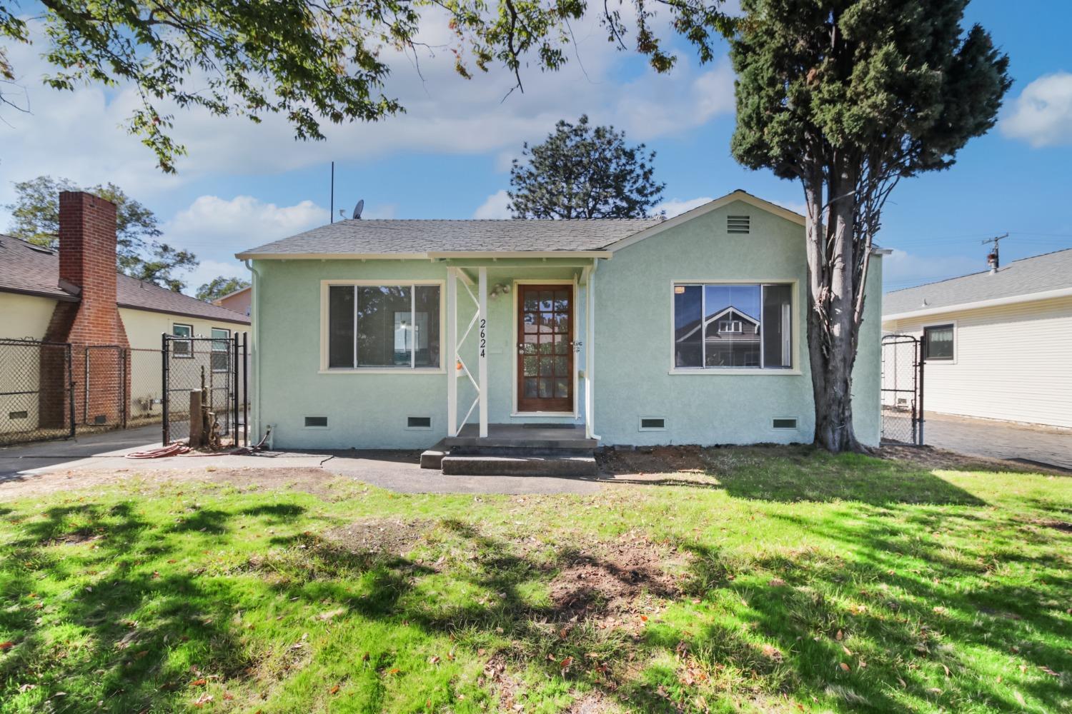 Detail Gallery Image 1 of 46 For 2624 52nd St, Sacramento,  CA 95817 - 3 Beds | 2 Baths