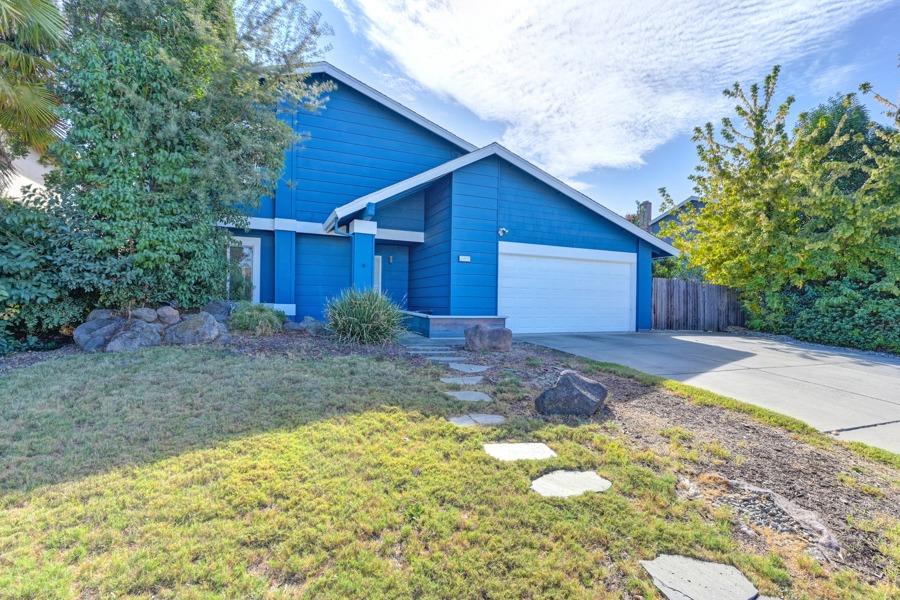 Detail Gallery Image 6 of 68 For 7403 Windbridge Dr, Sacramento,  CA 95831 - 4 Beds | 2/1 Baths