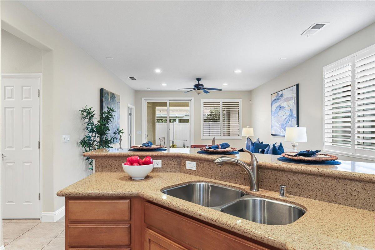 Detail Gallery Image 14 of 75 For 2384 Shadow Berry Dr, Manteca,  CA 95336 - 2 Beds | 2 Baths