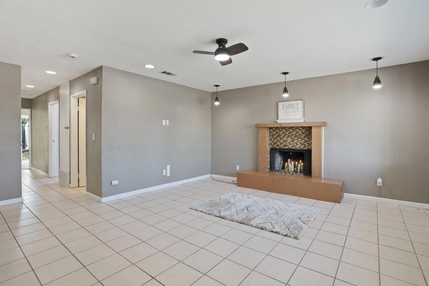 Detail Gallery Image 5 of 31 For 16201 Julie Ln, Lathrop,  CA 95330 - 3 Beds | 2 Baths