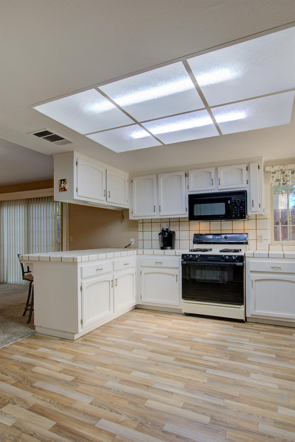 Detail Gallery Image 9 of 56 For 96 W Donna Dr, Merced,  CA 95348 - 3 Beds | 2 Baths