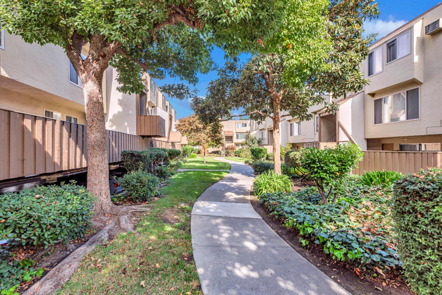 Detail Gallery Image 5 of 32 For 410 Auburn Way #21,  San Jose,  CA 95129 - 2 Beds | 1/1 Baths