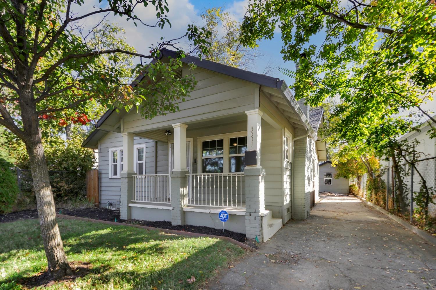 Detail Gallery Image 2 of 46 For 3311 Santa Cruz Way, Sacramento,  CA 95817 - 2 Beds | 1 Baths