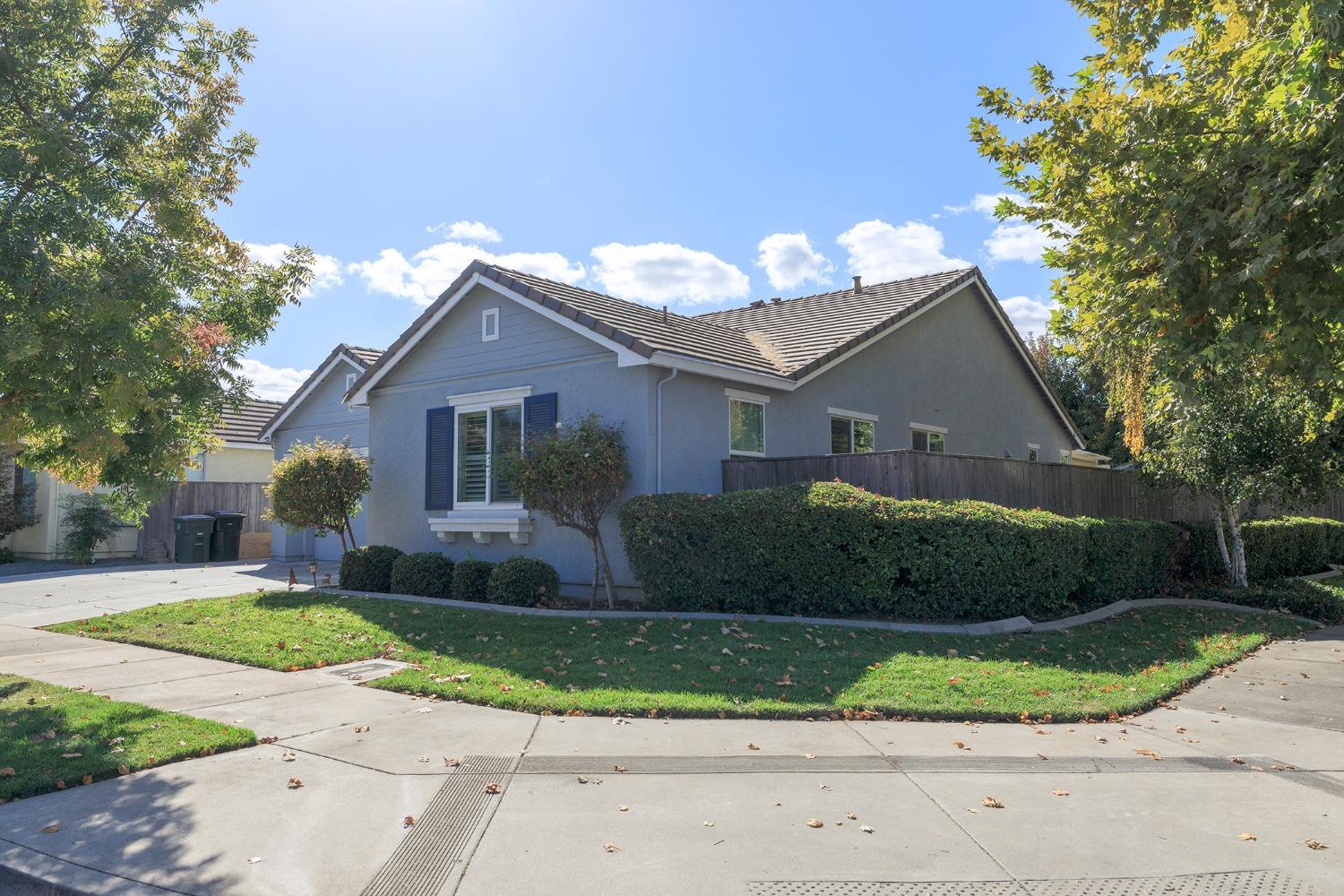 Detail Gallery Image 3 of 39 For 410 Applegate Dr, Oakdale,  CA 95361 - 3 Beds | 2 Baths