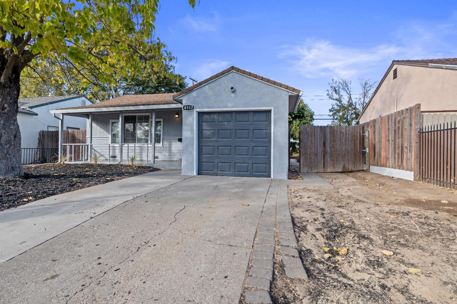 Detail Gallery Image 3 of 24 For 4517 37th Ave, Sacramento,  CA 95824 - 3 Beds | 1 Baths