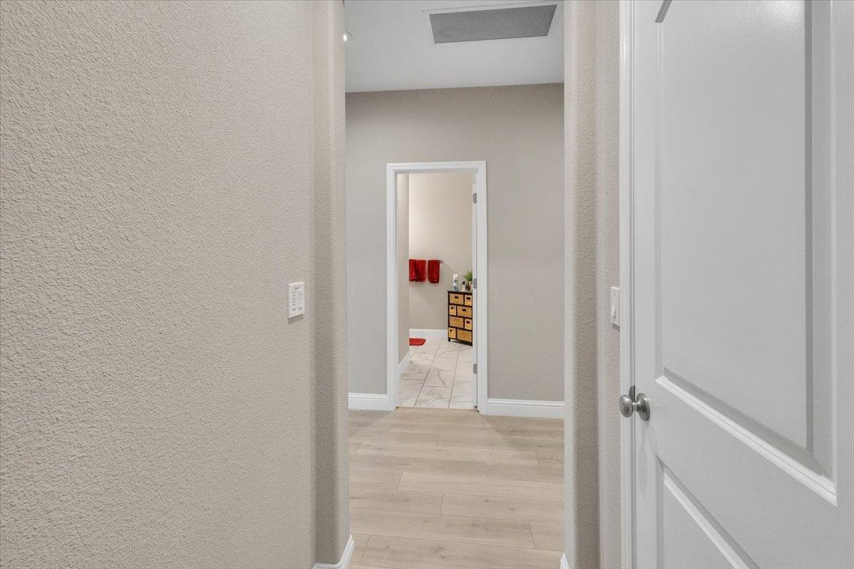 Detail Gallery Image 15 of 46 For 10936 Mikas Pond Way, Stockton,  CA 95219 - 4 Beds | 2/1 Baths