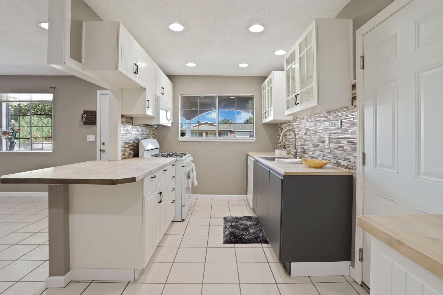 Detail Gallery Image 10 of 31 For 16201 Julie Ln, Lathrop,  CA 95330 - 3 Beds | 2 Baths