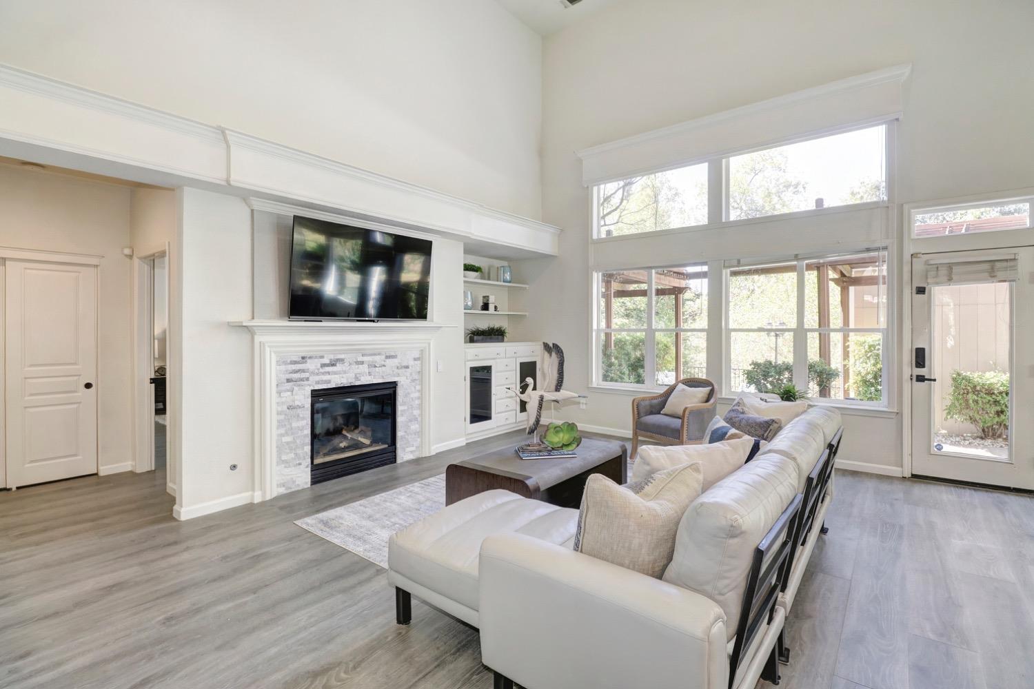 Detail Gallery Image 11 of 76 For 9474 Swan Lake Dr, Granite Bay,  CA 95746 - 5 Beds | 2/1 Baths