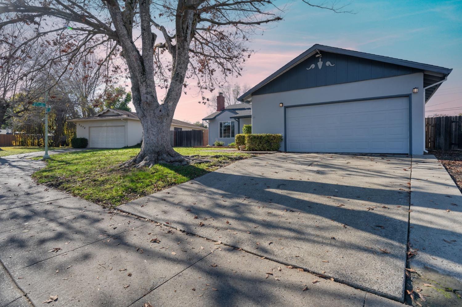 Detail Gallery Image 3 of 33 For 7366 22nd St, Sacramento,  CA 95822 - 3 Beds | 2 Baths